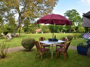  Typical Norman farmhouse with free WiFi, a short drive from the coast  Пиру